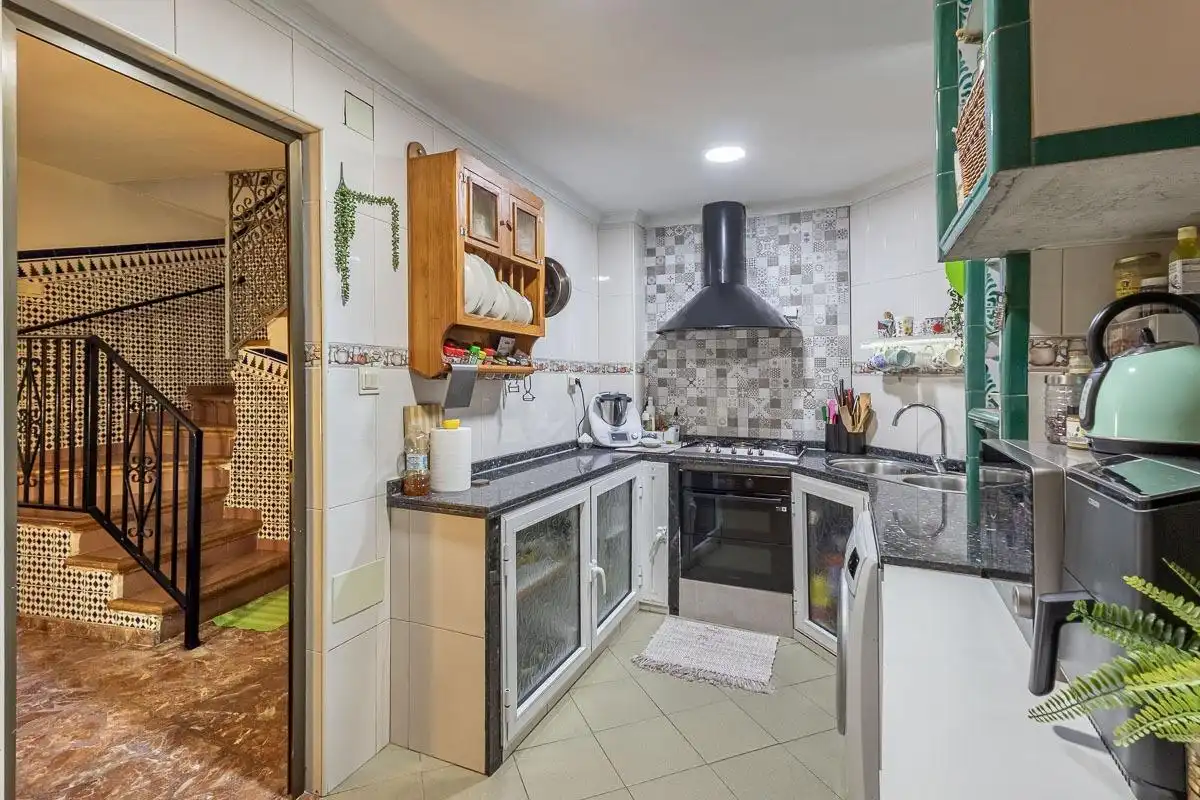 Cuina de Casa o xalet en venda en Granada amb Terrassa i Balcó