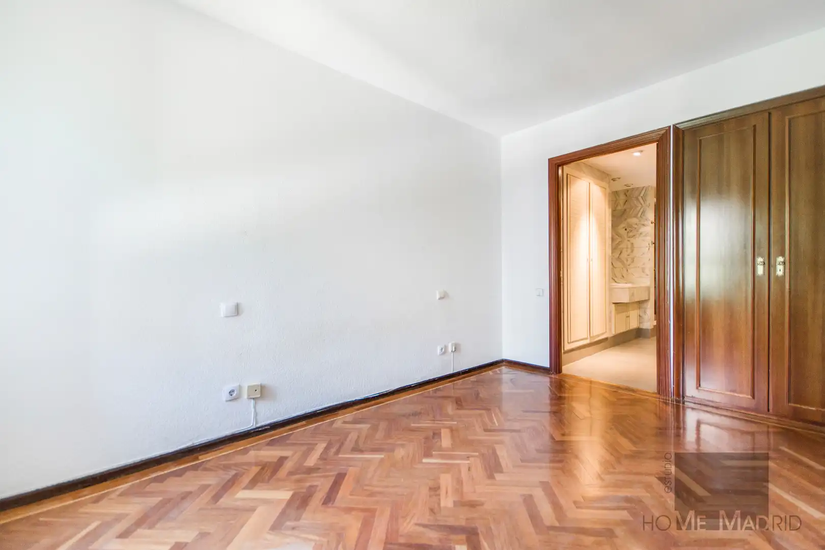 Bedroom of Flat for sale in Madrid  with Air Conditioner, Heating and Parquet flooring