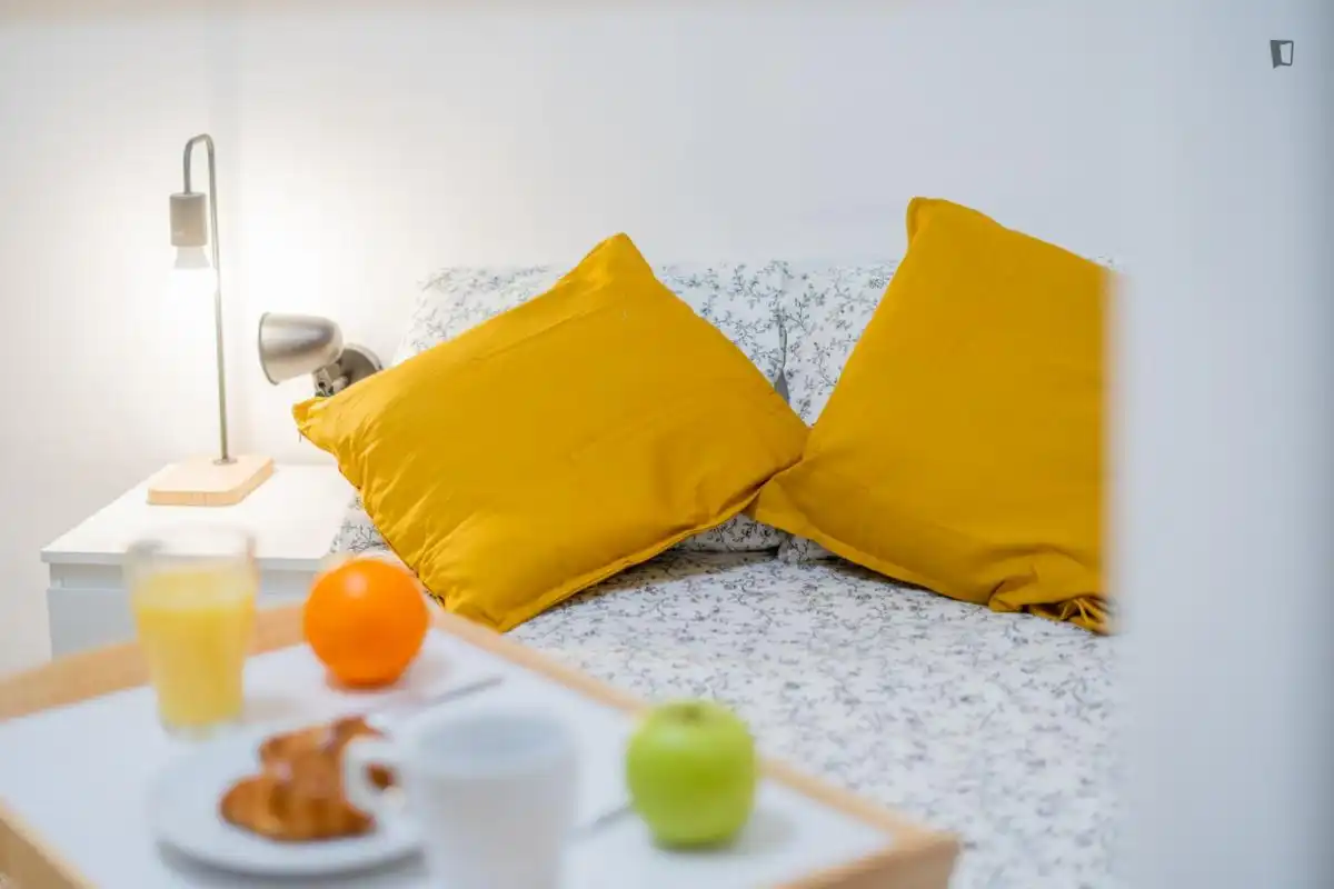Dormitori de Apartament per a compartir en  Valencia Capital amb Moblat, Microones i Internet