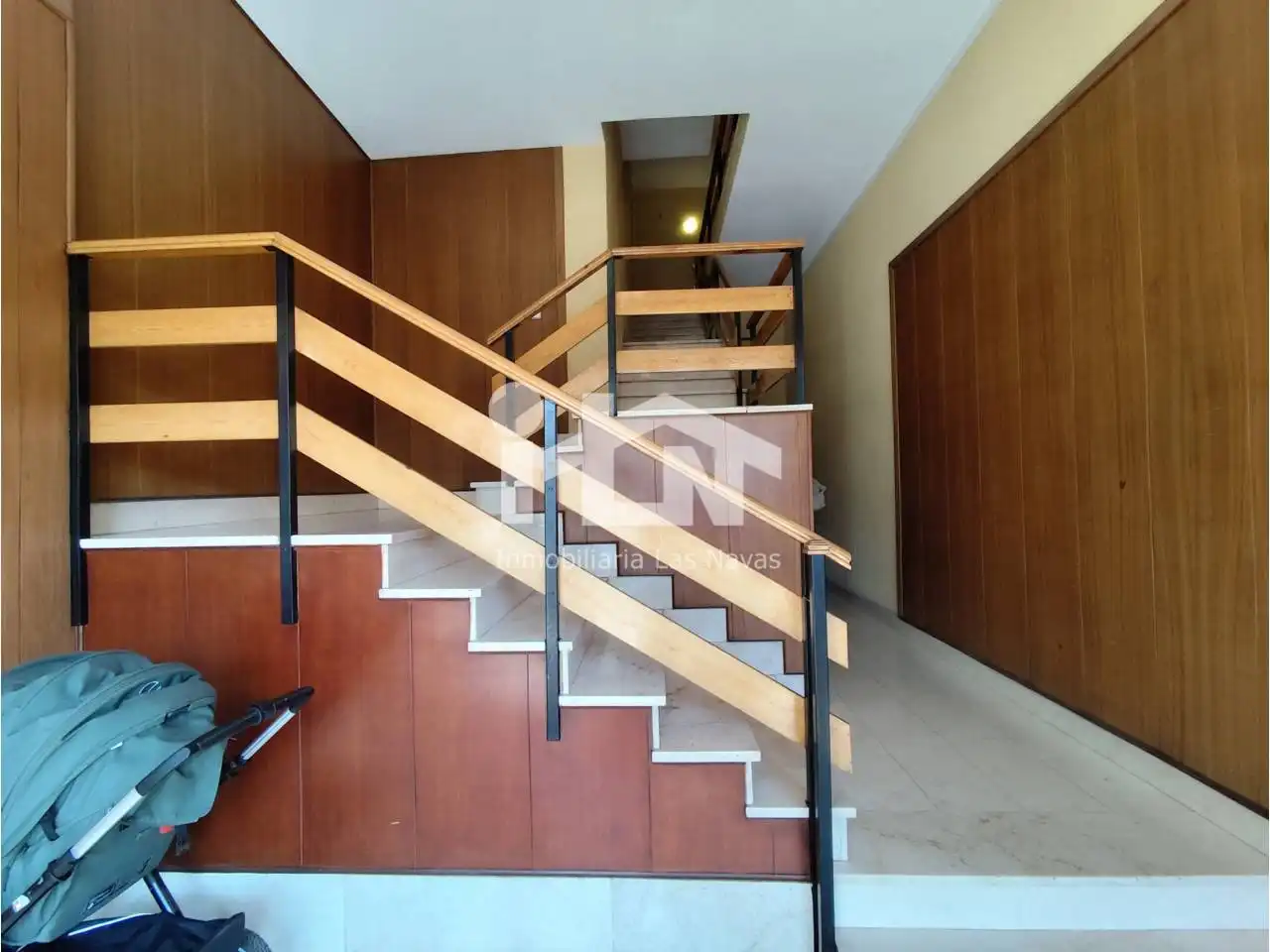Piso en venta en Las Navas del Marqués  con Calefacción, Parquet y Terraza