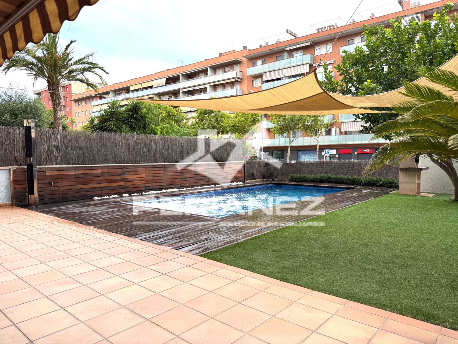Piscina de Pis en venda en El Prat de Llobregat amb Aire condicionat i Terrassa