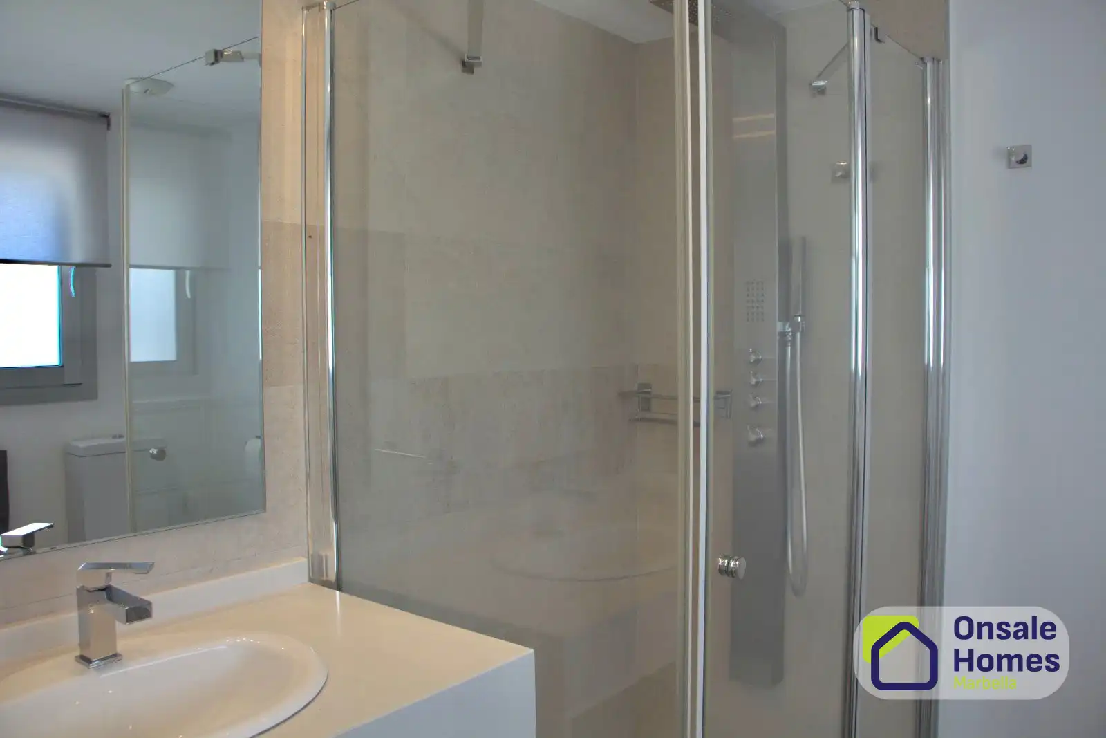 Bathroom of Attic for sale in Estepona  with Air Conditioner, Terrace and Storage room