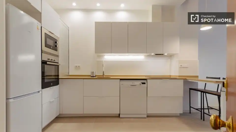 Appartamento con terrazza in affitto a L'Eixample, imagen 2