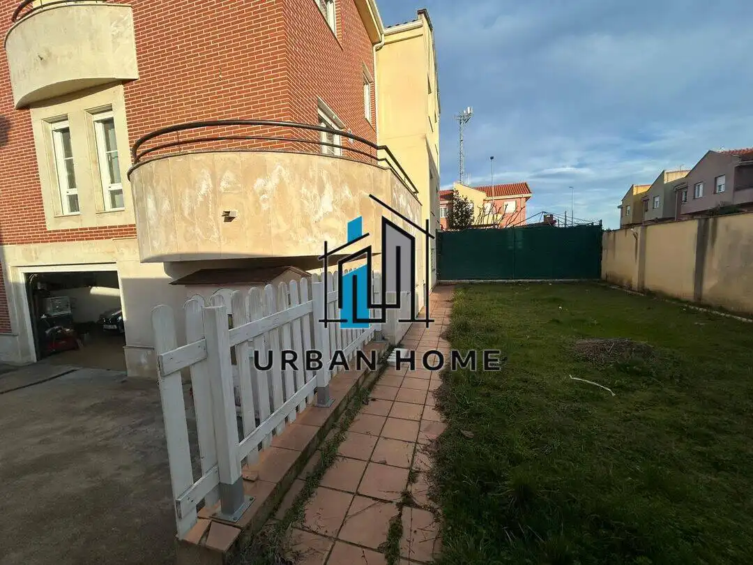Casa o xalet en venda en Villaquilambre amb Calefacció, Jardí privat i Terrassa