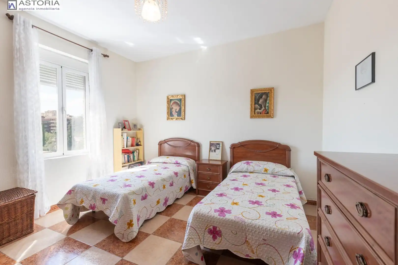 Schlafzimmer von Wohnung zum Verkauf in Granada mit Klimaanlage und Heizung