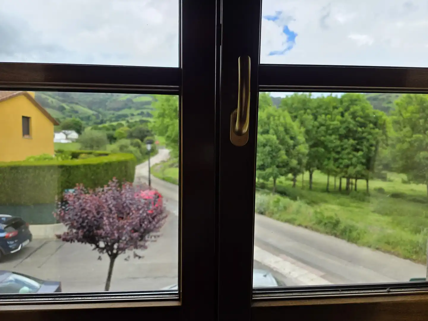 Außenansicht von Haus oder Chalet zum Verkauf in Sariego mit Heizung, Parkett und Terrasse