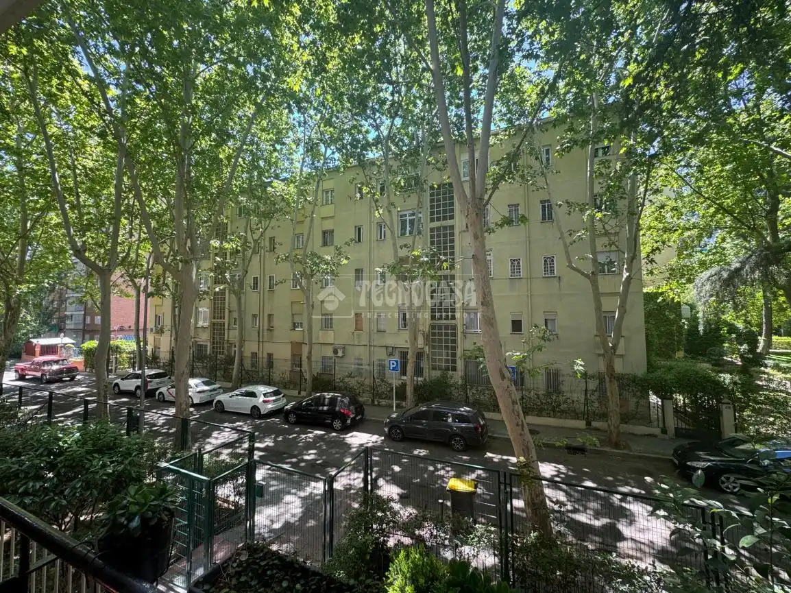 Außenansicht von Wohnung zum Verkauf in Madrid mit Heizung und Haustechnik