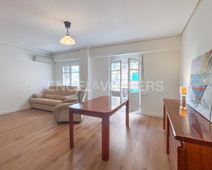 Sala d'estar de Apartament de lloguer en  Valencia Capital amb Aire condicionat i Balcó