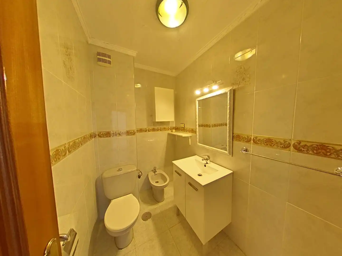 Bathroom of Flat for sale in Málaga  with Terrace and Furnished