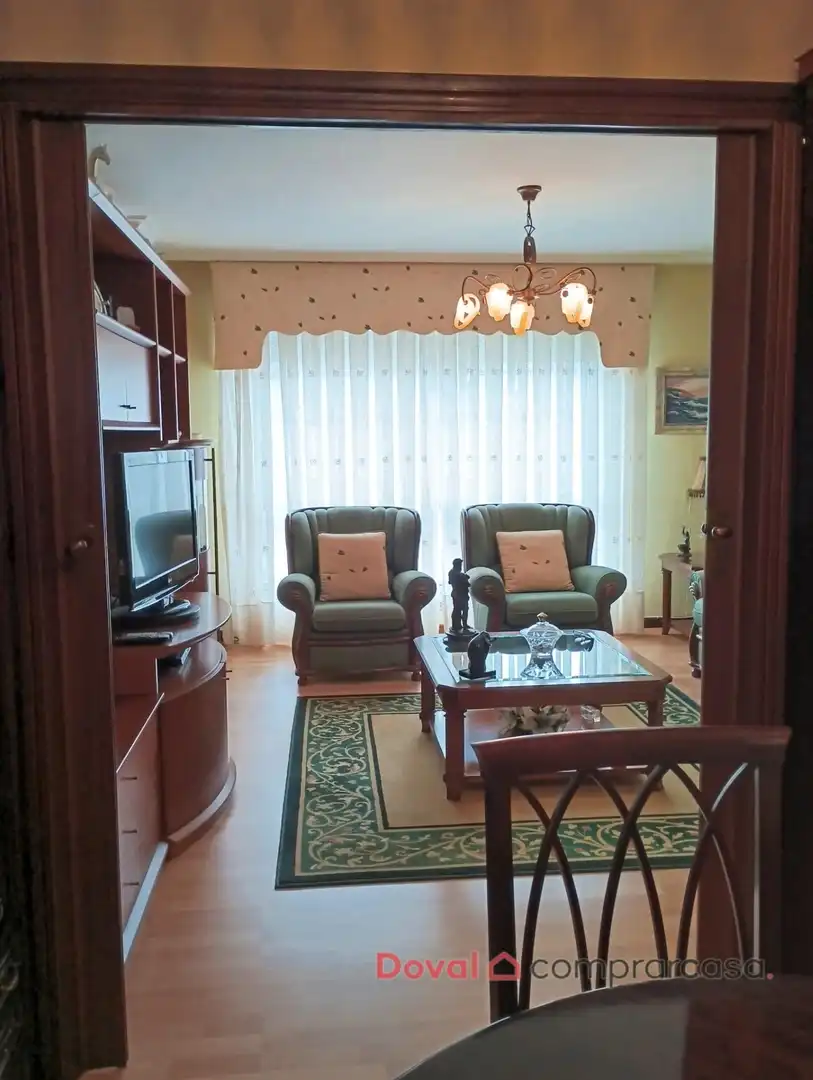 Sala de estar de Piso de alquiler en Vigo  con Calefacción, Parquet y Amueblado