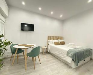 Bedroom of Study to share in  Madrid Capital  with Air Conditioner and Terrace