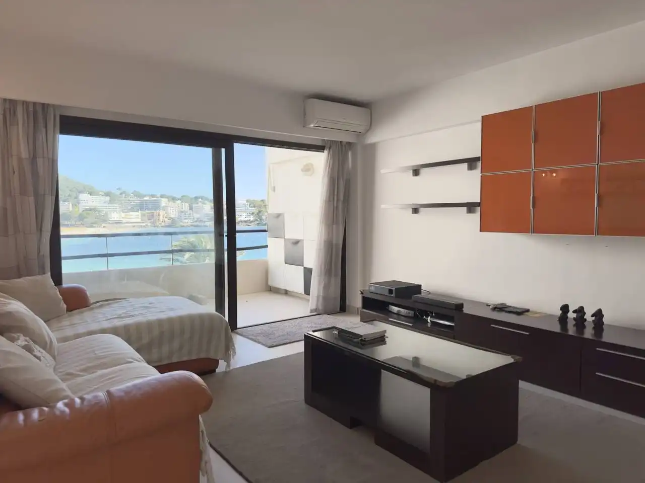 Sala de estar de Piso de alquiler en Calvià con Aire acondicionado, Calefacción y Terraza