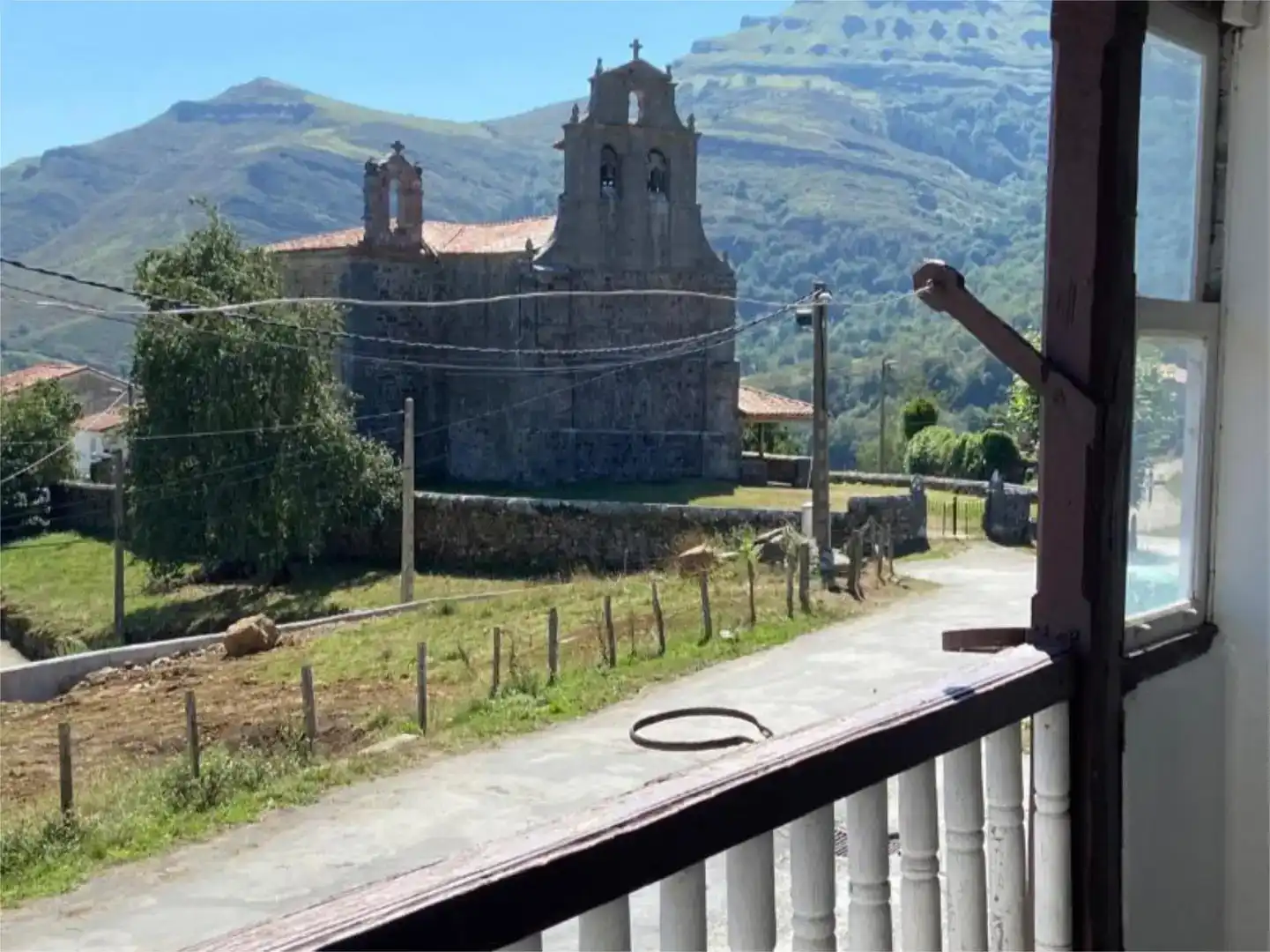 Vista exterior de Pis en venda en Soba amb Moblat i Balcó
