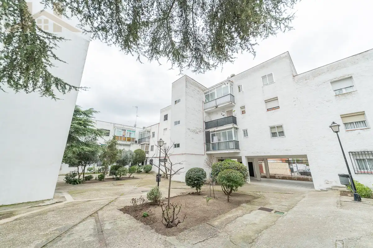 Vista exterior de Piso en venta en Villanueva del Pardillo con Calefacción y Horno