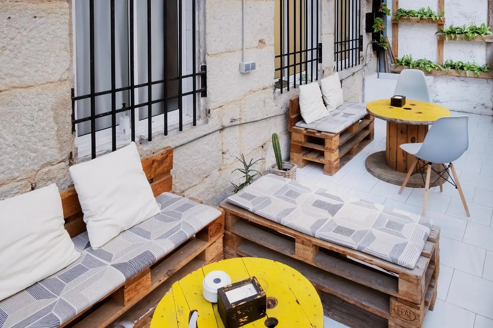 Terraza de Oficina de alquiler en Pontevedra Capital  con Amueblado