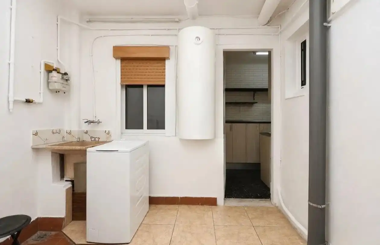 Piso en venta en L'Hospitalet de Llobregat con Terraza y Balcón