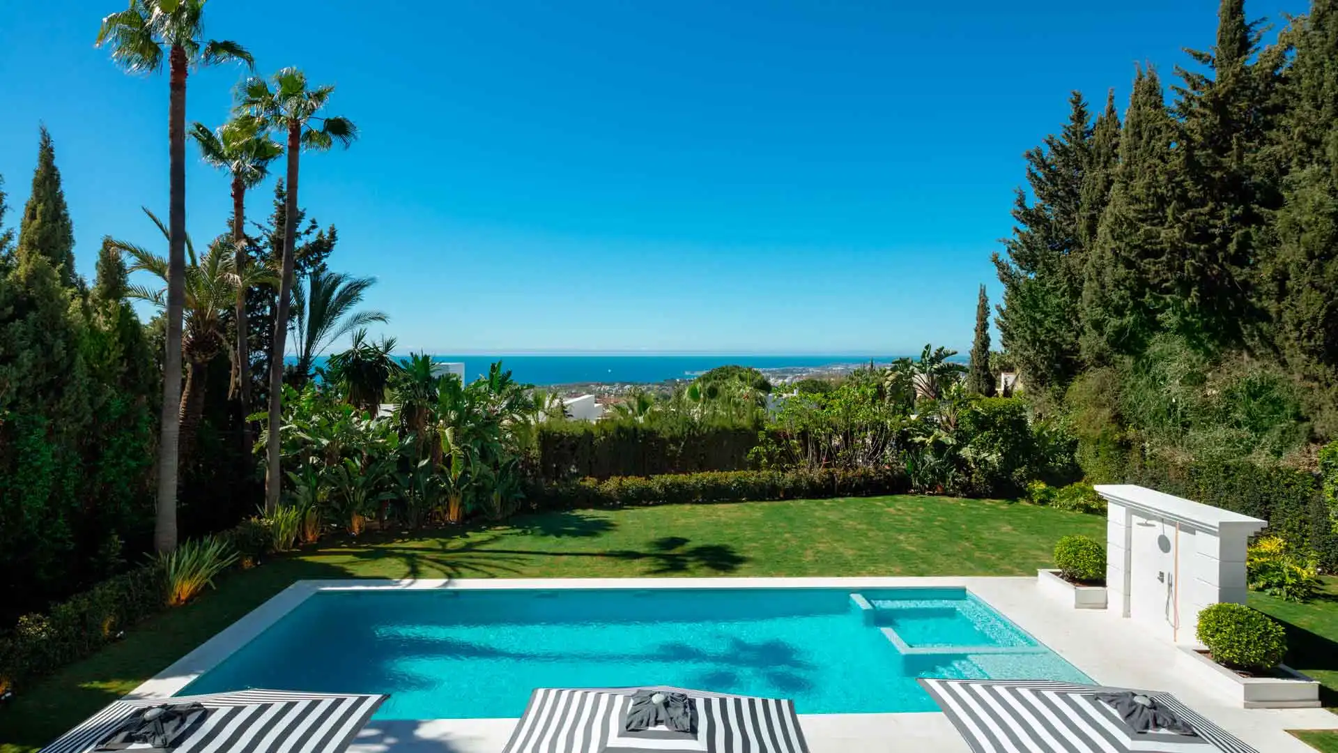 House with pool for sale in Milla de Oro