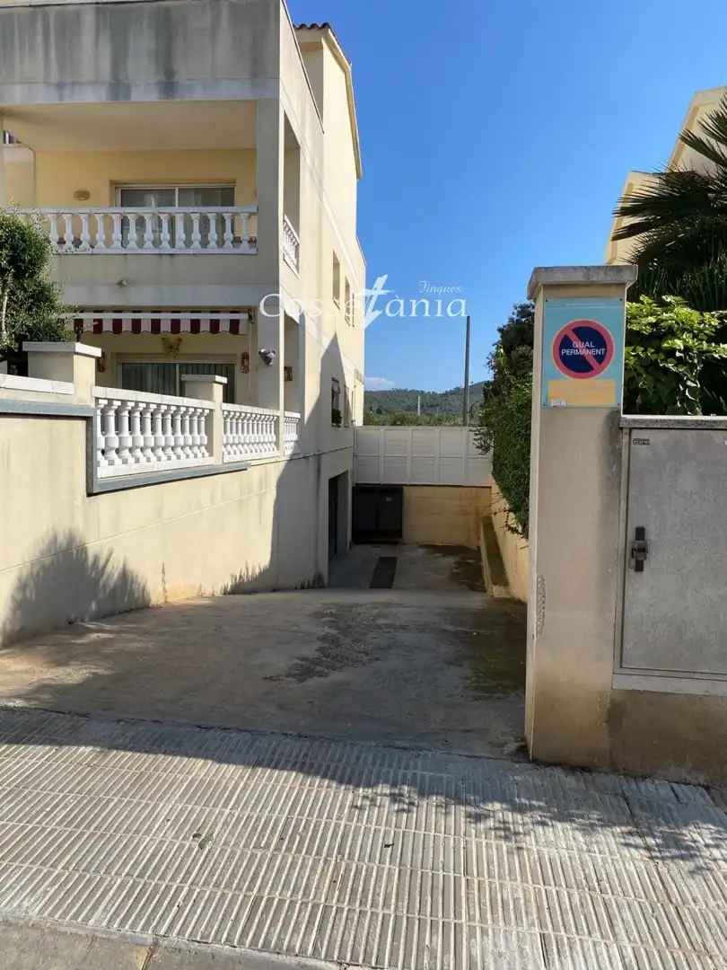 Einzelparkplatz zum Verkauf in Sinia