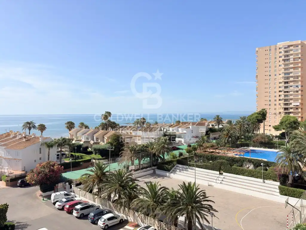 Vista exterior de Planta baja en venta en El Puig de Santa Maria con Jardín privado, Piscina y Horno