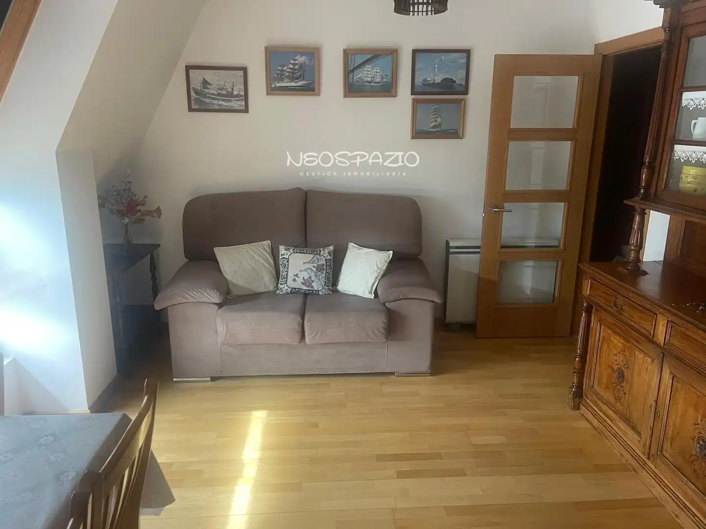 Wohnzimmer von Dachboden zur Miete in Cervo mit Möbliert