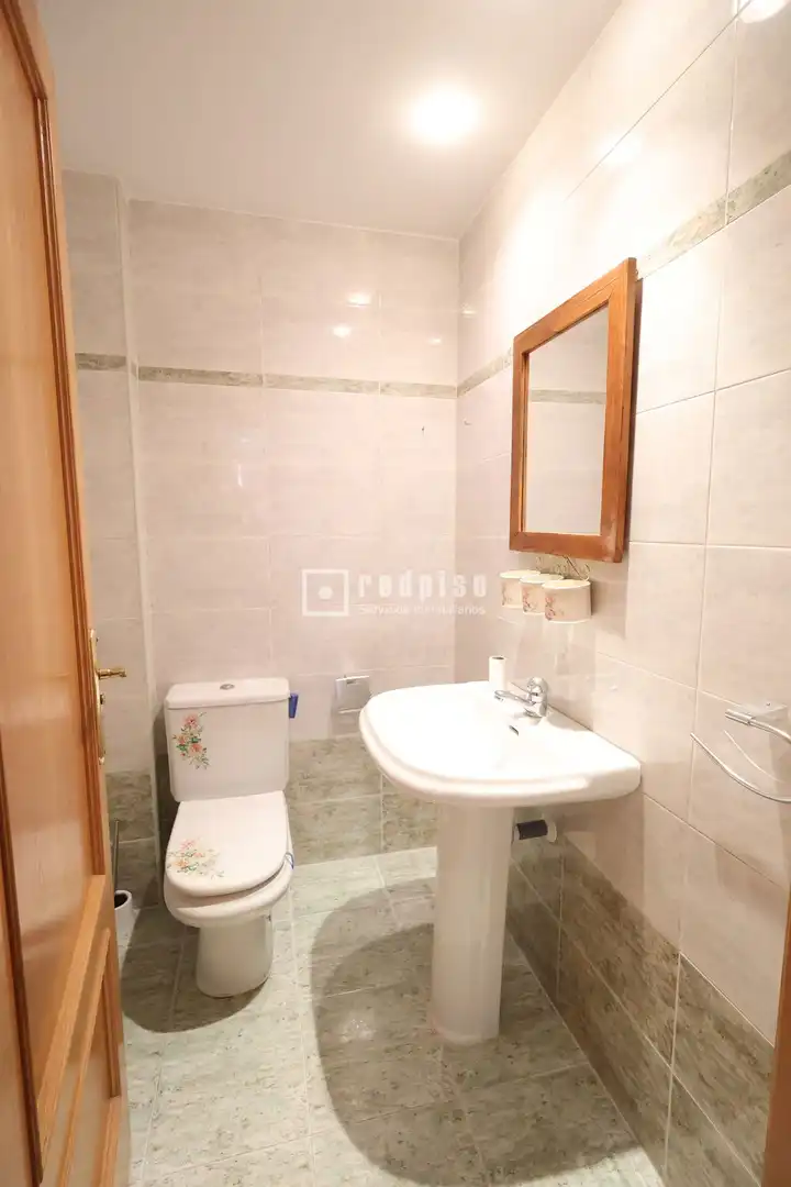 Bathroom of Duplexes for sale in Madrid  with Air Conditioner, Heating and Private garden