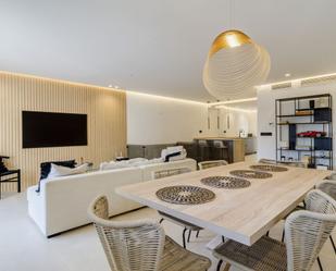 Sala d'estar de Dúplex en venda en Marbella amb Piscina comunitària