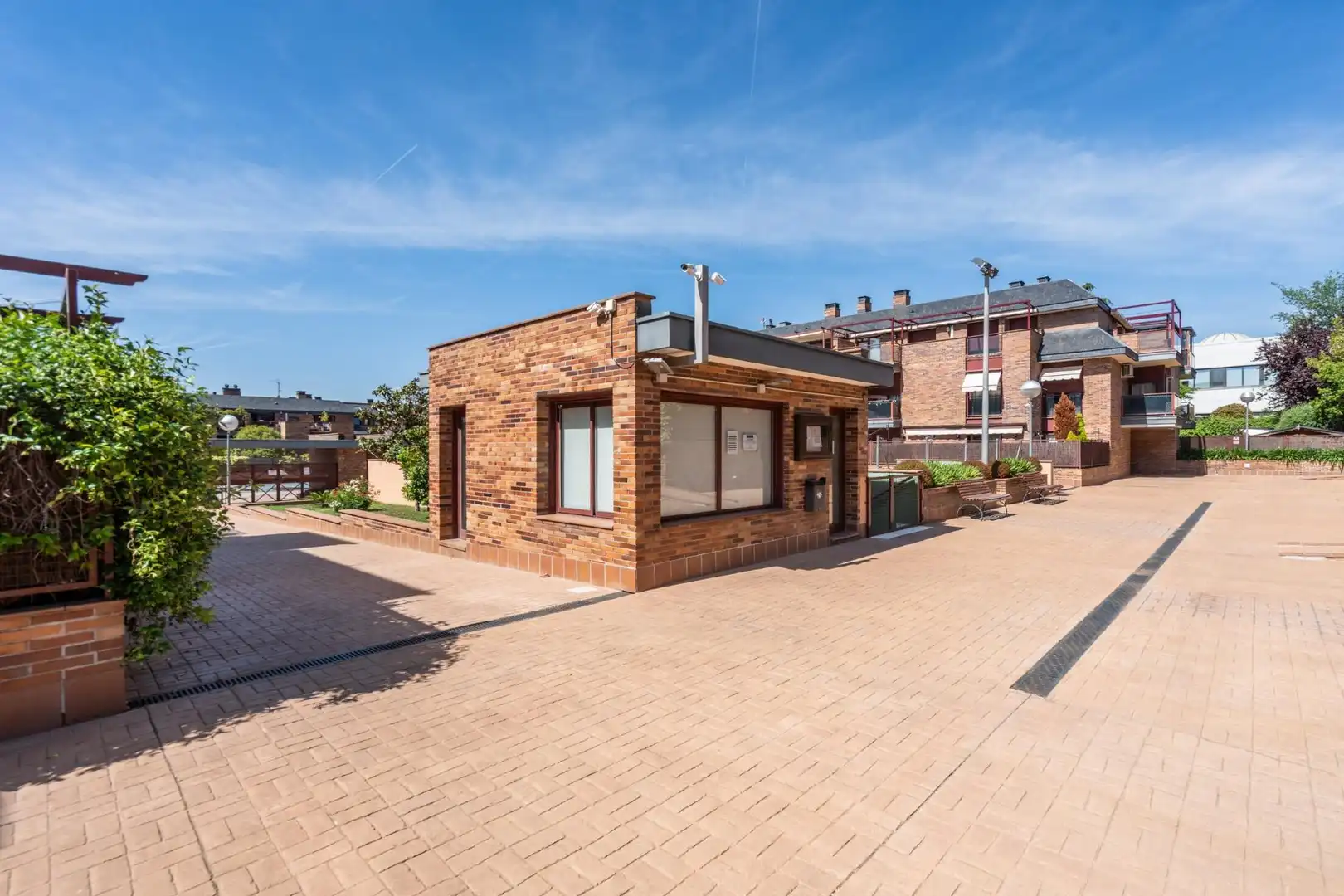 Exterior view of Flat for sale in Las Rozas de Madrid  with Air Conditioner, Heating and Private garden