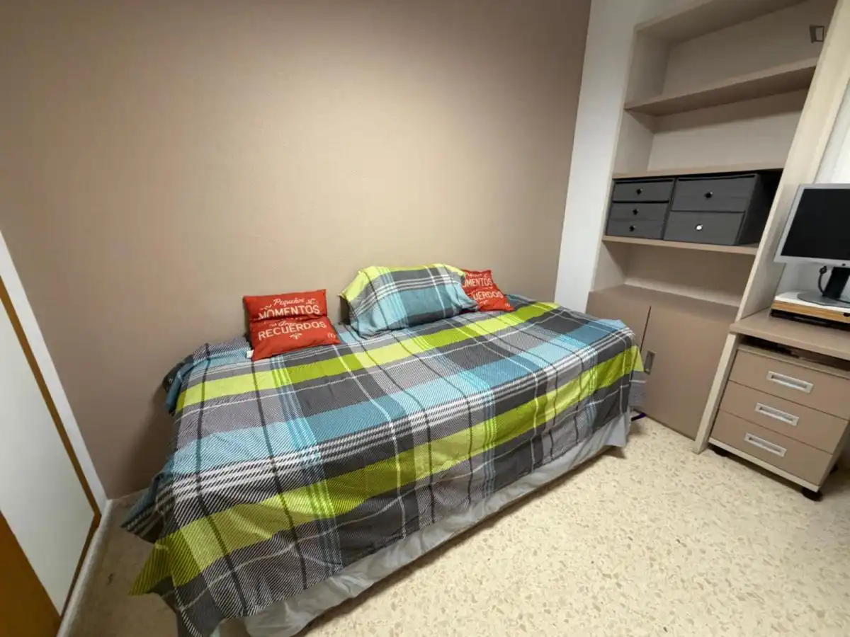 Dormitori de Apartament per a compartir en Alicante / Alacant amb Aire condicionat, Calefacció i Moblat