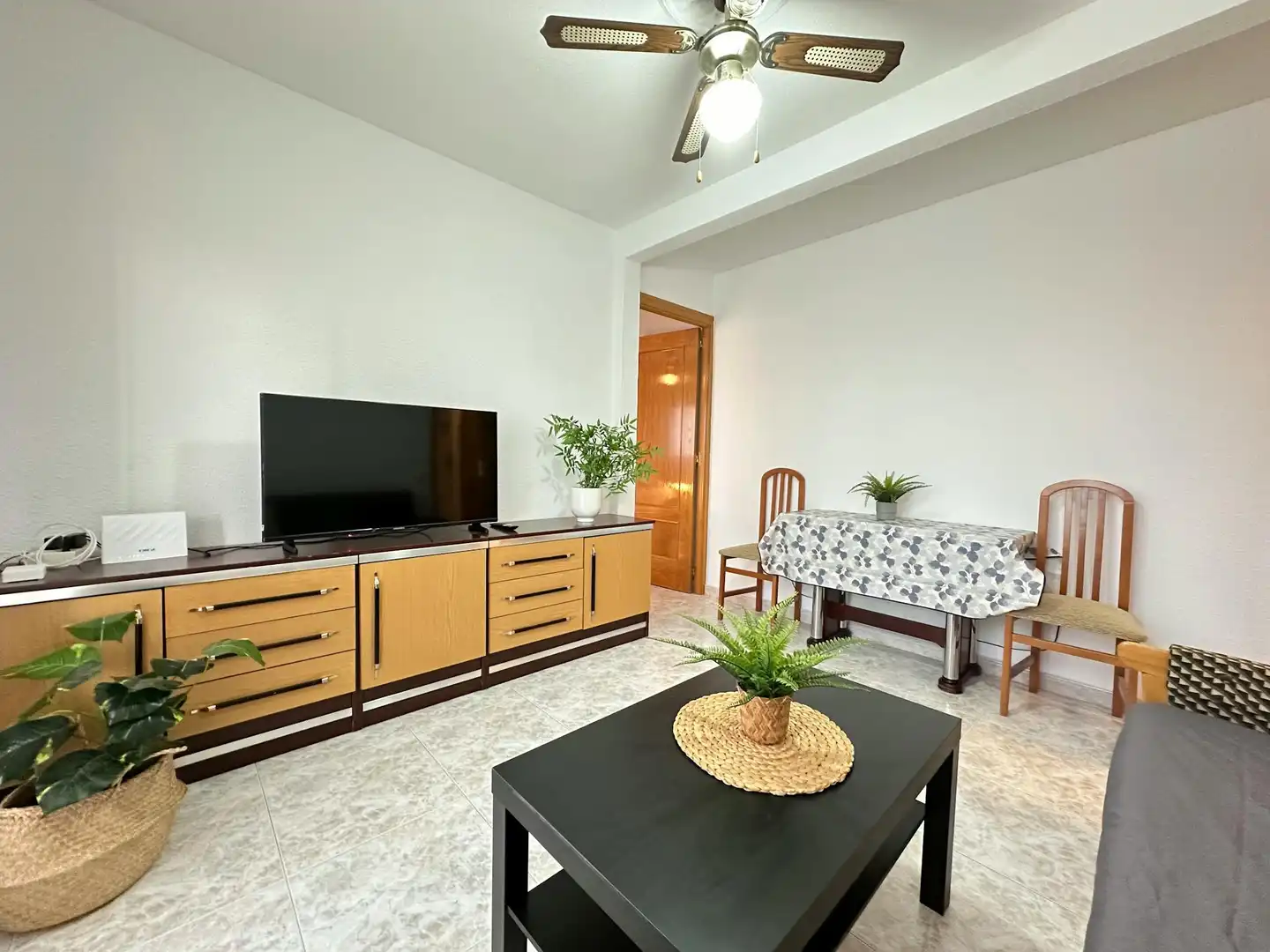 Wohnzimmer von Wohnung zur Miete in Madrid mit Heizung, Privatgarten und Möbliert
