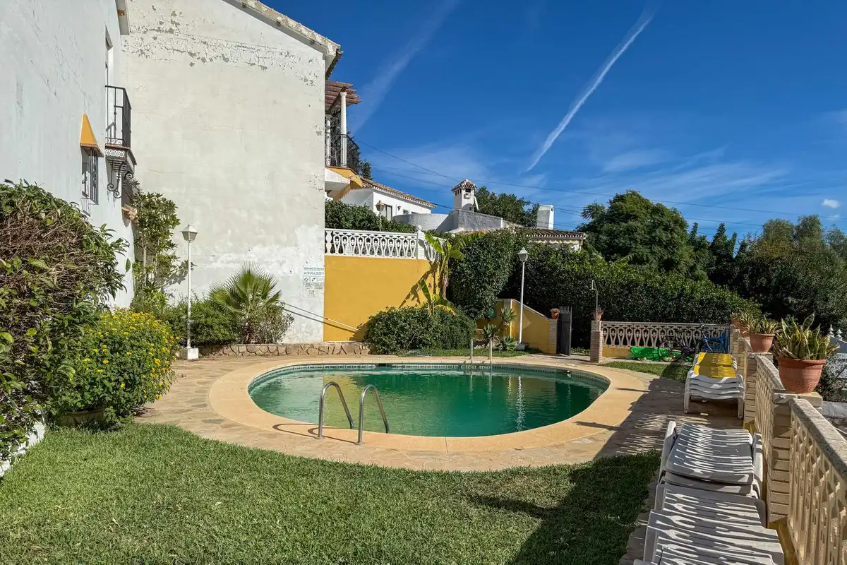 Piscina de Casa adosada en venta en Mijas con Calefacción, Terraza y Piscina