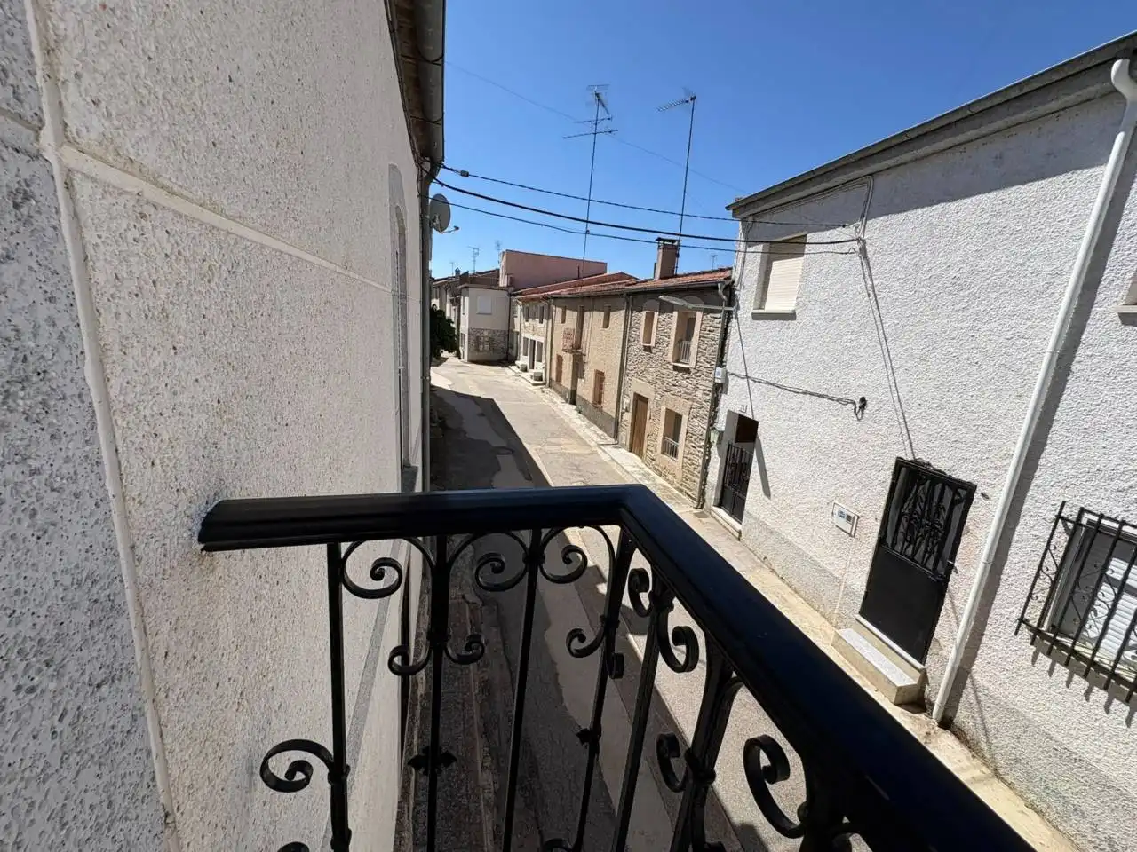 Vista exterior de Edifici en venda en Ahigal de los Aceiteros