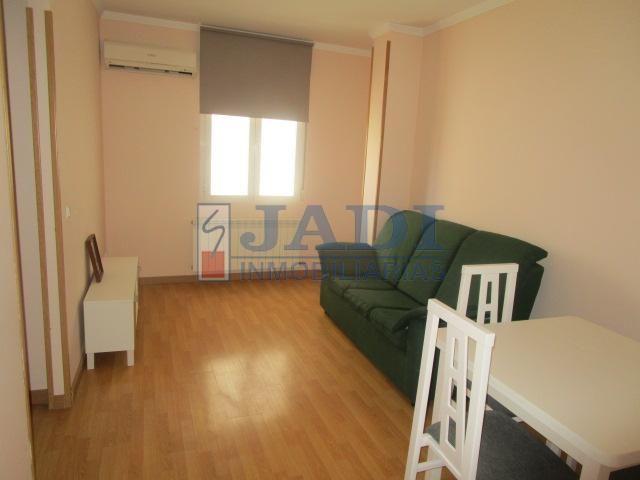 Living room of Apartment to rent in Valdepeñas  with Air Conditioner and Furnished