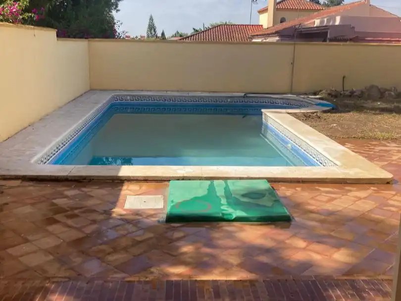 Schwimmbecken von Haus oder Chalet zur Miete in Palomares del Río, Sevilla