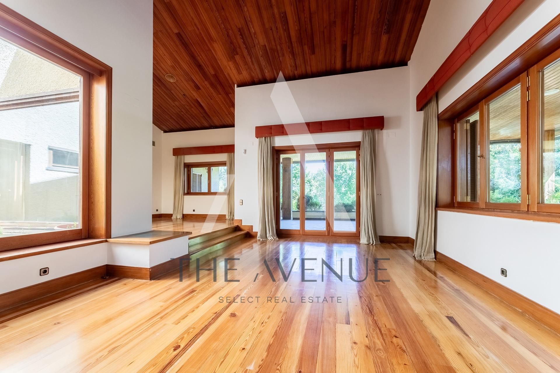 Sala d'estar de Casa o xalet en venda en Boadilla del Monte amb Jardí privat, Parquet i Balcó