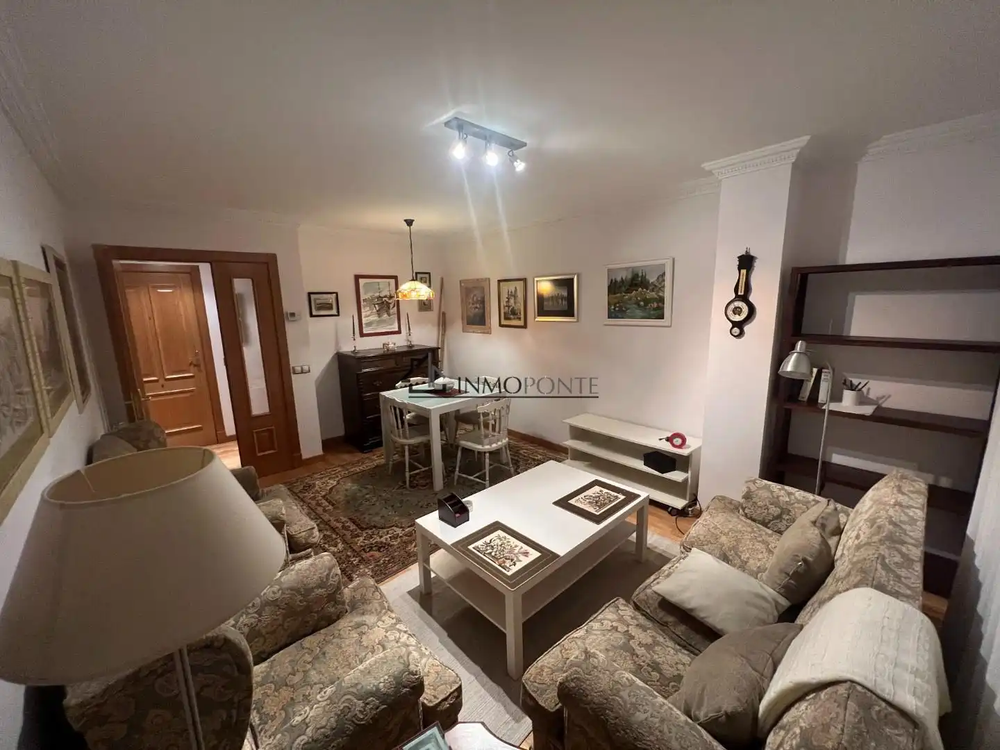 Wohnzimmer von Wohnung zur Miete in Poio mit Heizung, Ofen und Waschmaschine