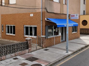 Locale commerciale in vendita a Calle Celso Amieva 20