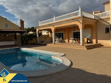 Xalet amb piscina en venda a Orihuela Costa