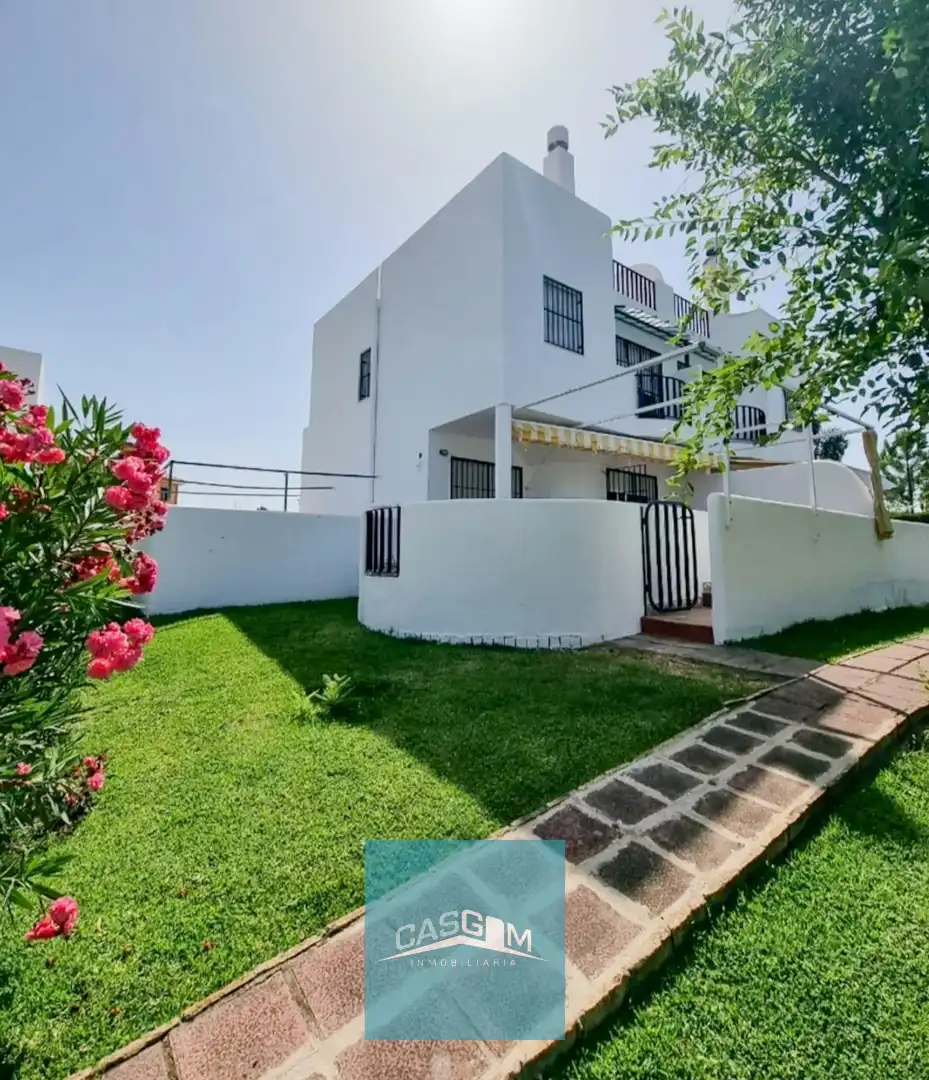 Vista exterior de Casa o chalet de alquiler en Lepe con Aire acondicionado, Jardín privado y Terraza