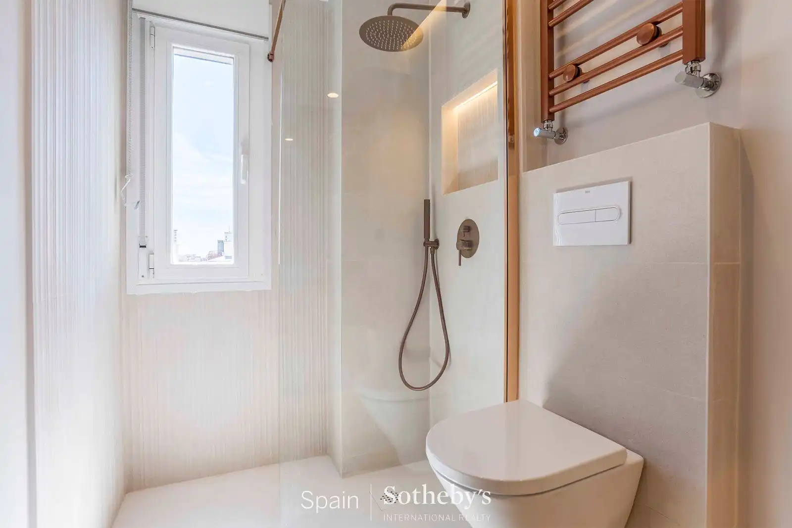 Baño de Apartamento en venta en Madrid con Aire acondicionado, Calefacción y Piscina