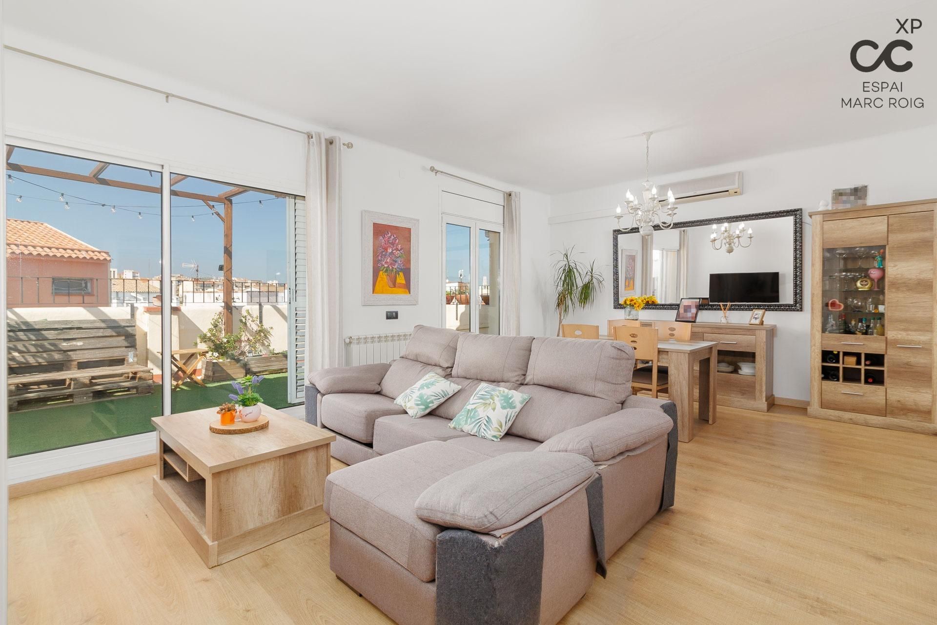 Living room of Attic for sale in Figueres  with Air Conditioner, Heating and Terrace