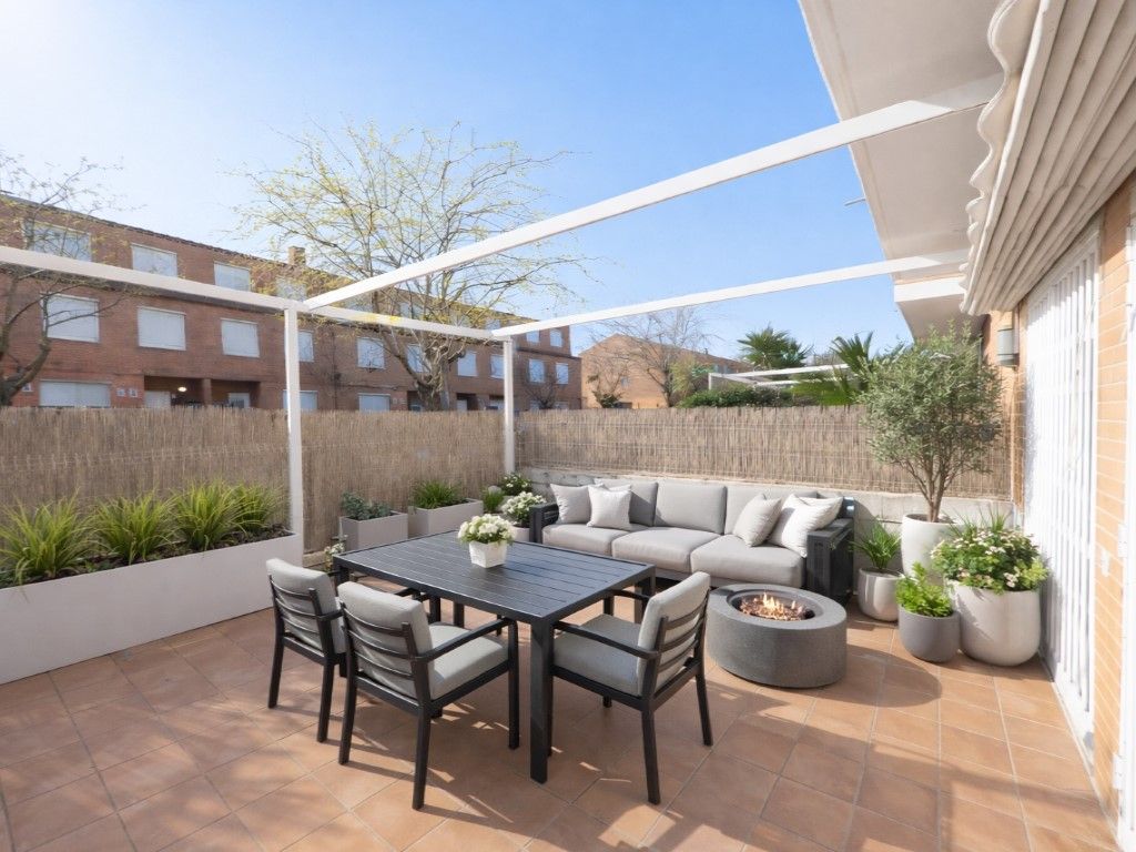 Terrassa de Pis en venda en La Granada amb Forn