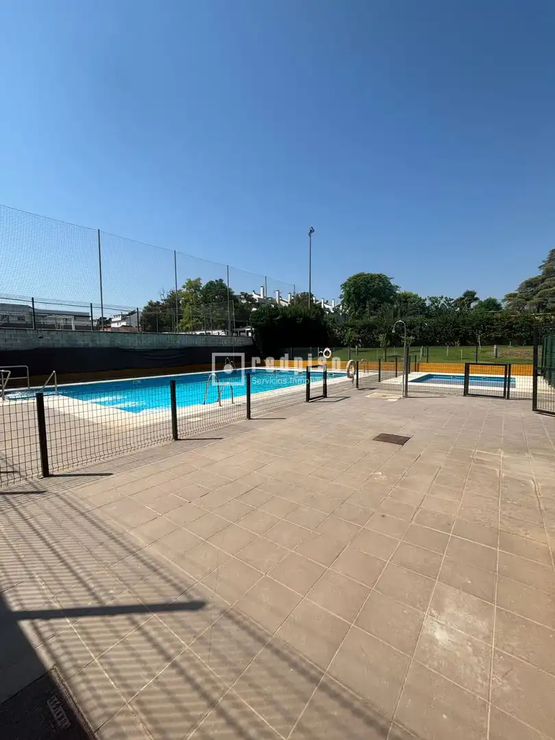 Piscina de Piso en venta en Mairena del Aljarafe con Aire acondicionado