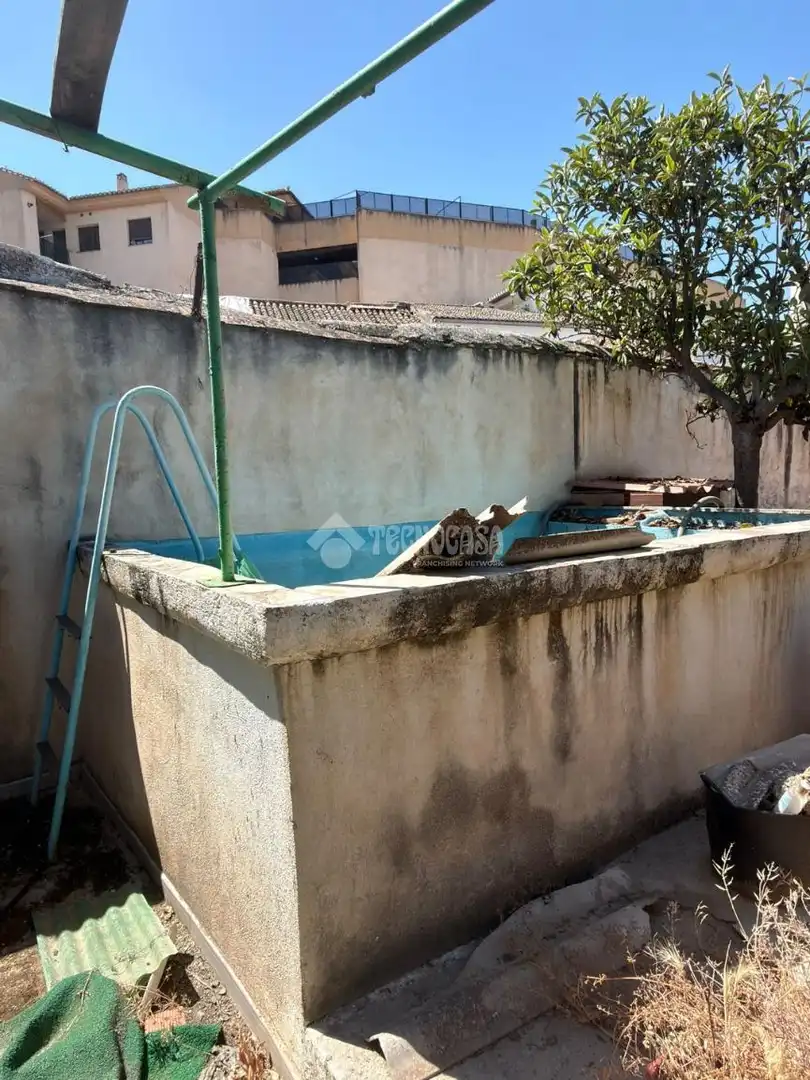 Piscina de Casa adosada en venda en La Zubia amb Jardí privat i Terrassa