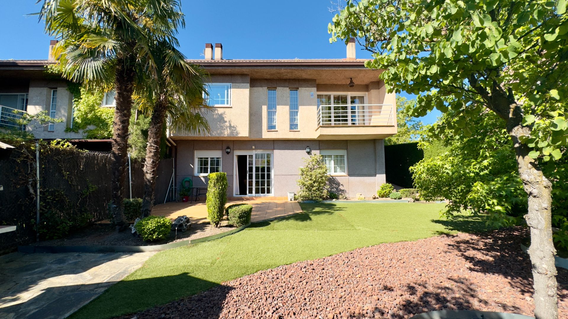 Exterior view of Single-family semi-detached for sale in Las Rozas de Madrid  with Air Conditioner, Heating and Private garden