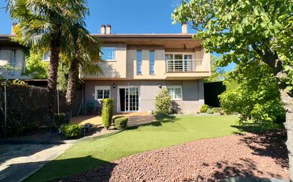 Exterior view of Single-family semi-detached for sale in Las Rozas de Madrid  with Air Conditioner, Heating and Private garden