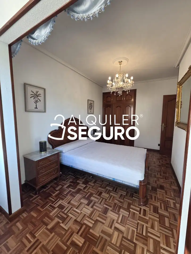 Bedroom of Flat for rent in Burgos  with Heating, Terrace and Furnished