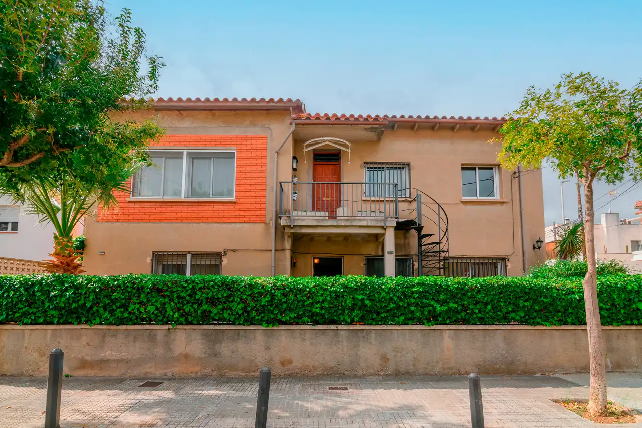 Vista exterior de Casa o xalet en venda en Gavà amb Aire condicionat, Calefacció i Terrassa