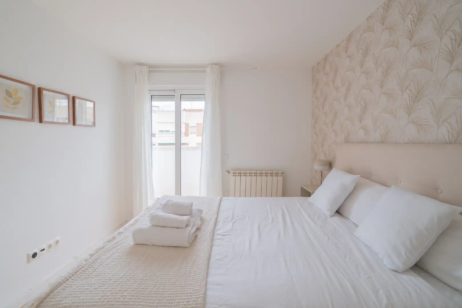 Schlafzimmer von Dachboden zur Miete in Madrid mit Klimaanlage, Heizung und Terrasse