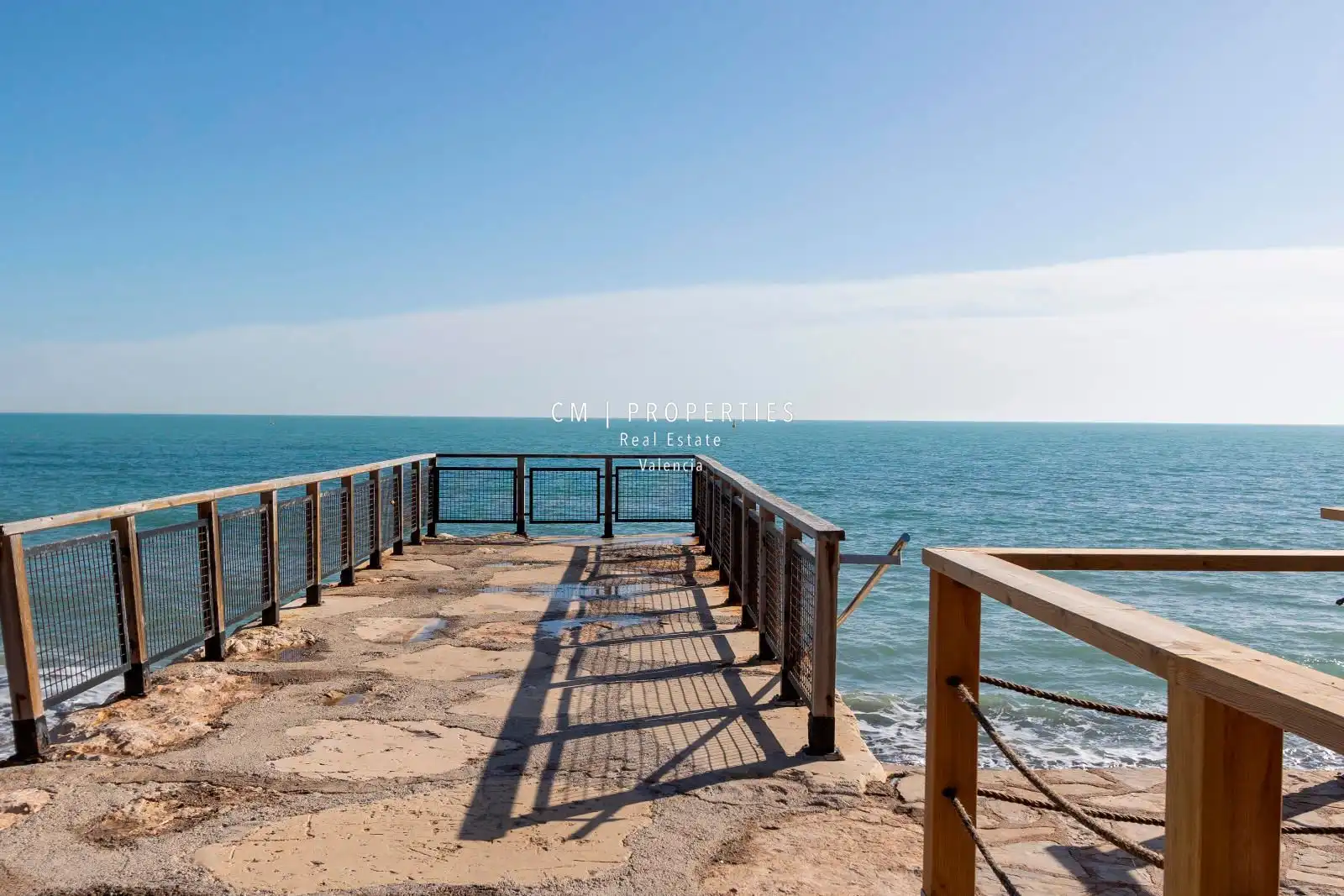Vista exterior de Pis en venda en Oropesa del Mar / Orpesa amb Aire condicionat, Piscina i Moblat