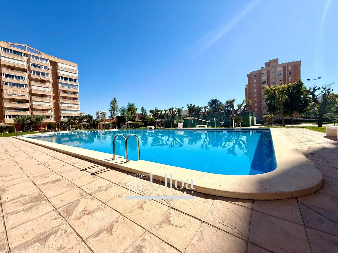 Piscina de Apartamento en venta en Alicante / Alacant con Jardín privado y Piscina comunitaria
